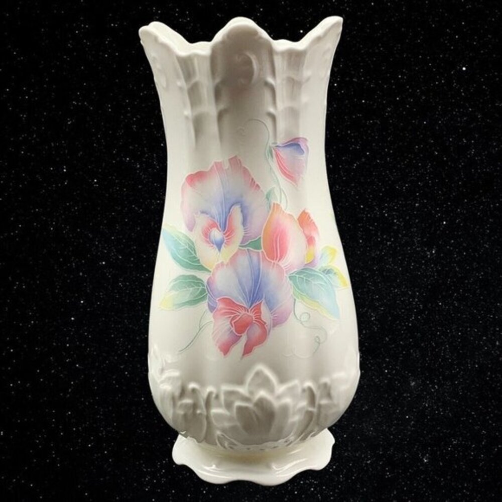 Aynsley Fine Bone China Little Sweetheart‎ Made In England Vase 8.5”T 4.5”W